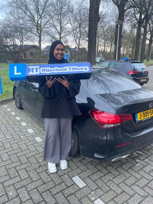Houda passed her driving exam with Driving School Tilburg