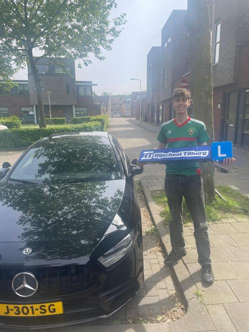 Nico passed his driving exam with Driving School Tilburg
